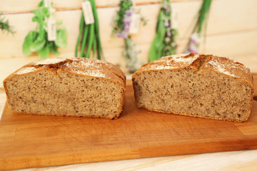 Pampered Chef Roggensauerteigbrot Ofenmeister angeschnitten