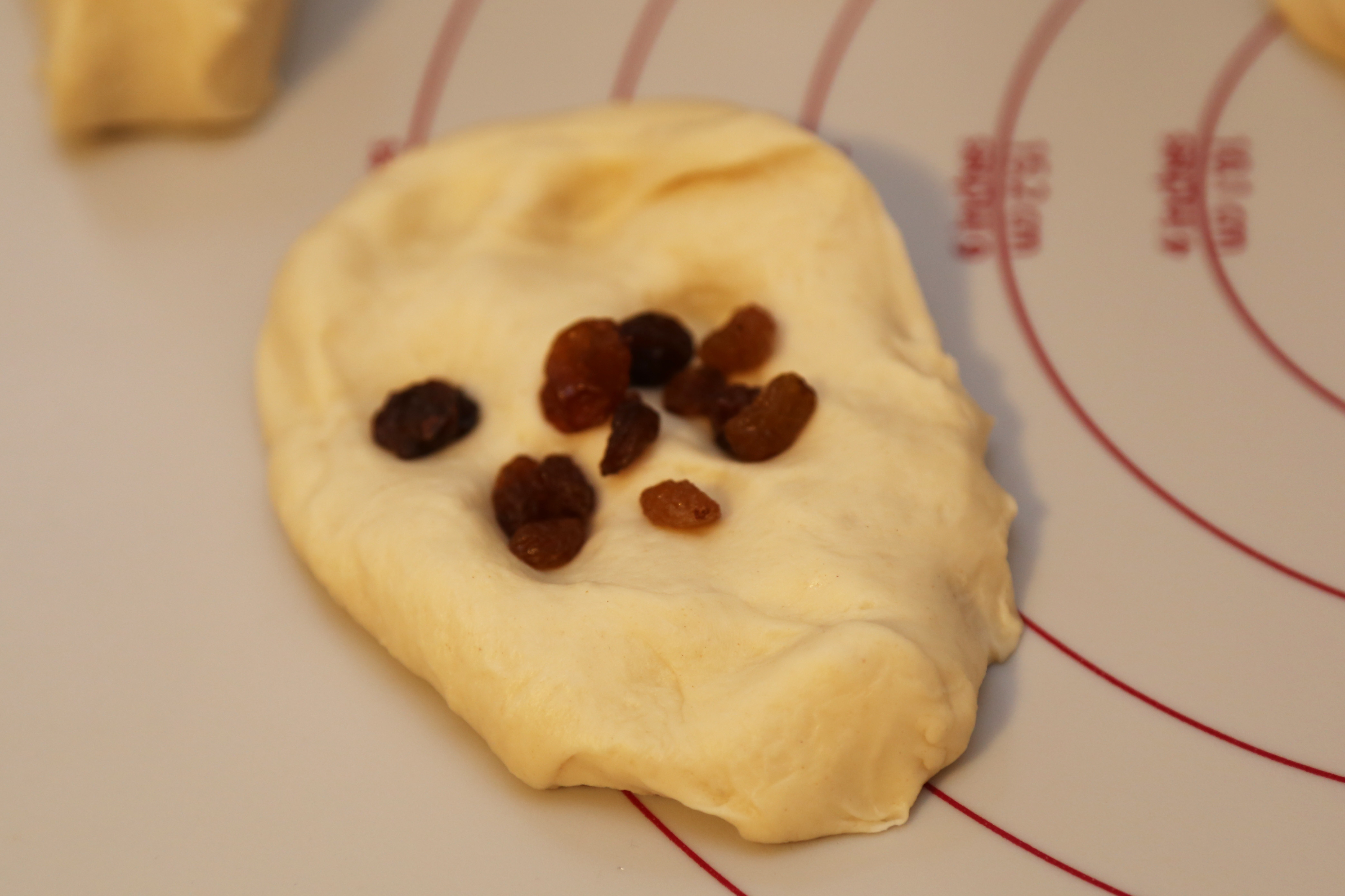 Pampered Chef Milchbrötchen Teiglinge auf großem Ofenzauberer